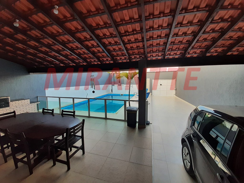Sobrado de 340m² com 5 quartos em Suarão