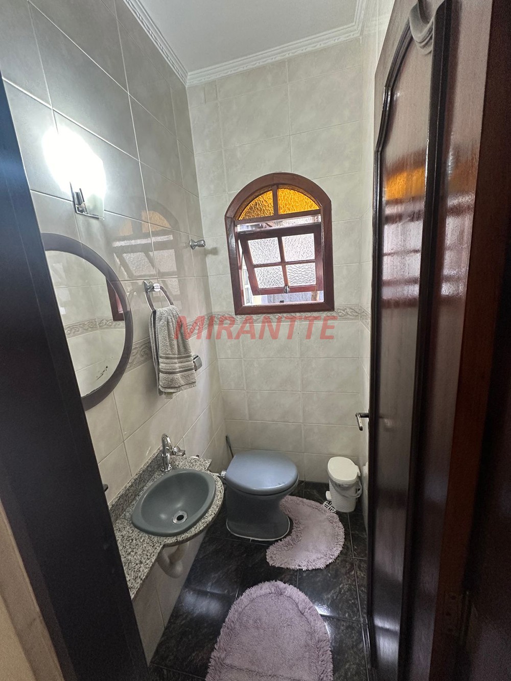 Sobrado de 238m² com 3 quartos em Horto Florestal