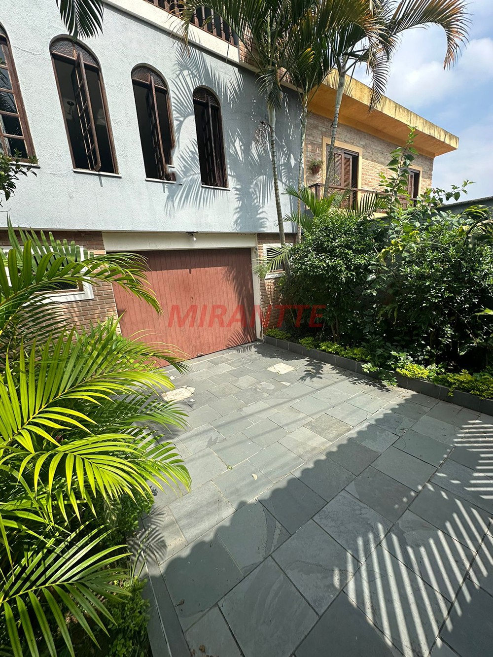 Sobrado de 238m² com 3 quartos em Horto Florestal
