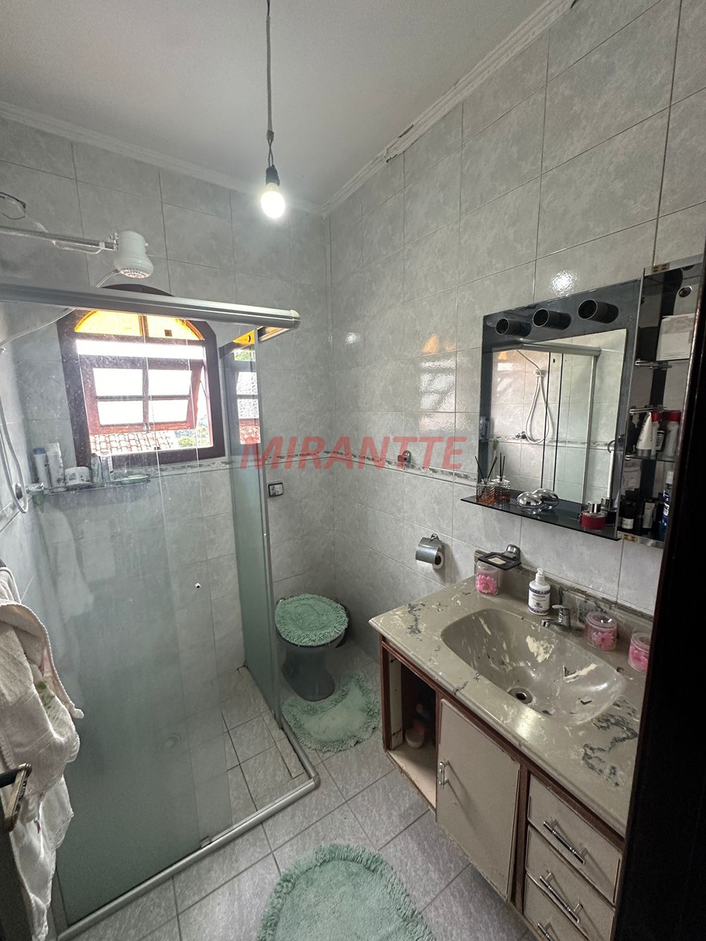 Sobrado de 238m² com 3 quartos em Horto Florestal