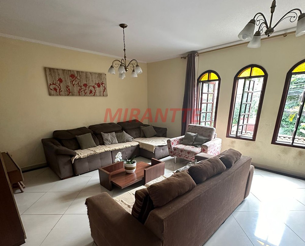 Sobrado de 238m² com 3 quartos em Horto Florestal