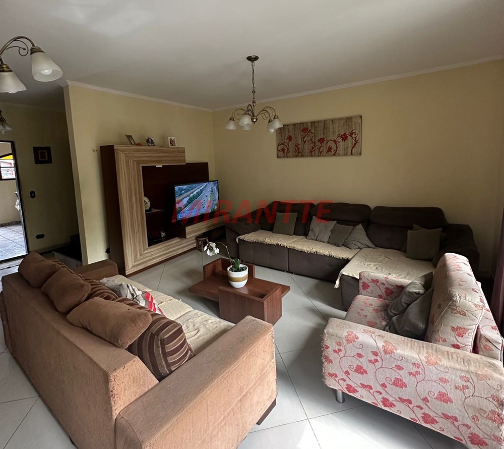 Sobrado de 238m² com 3 quartos em Horto Florestal