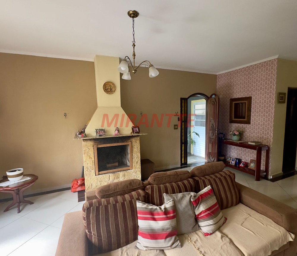 Sobrado de 238m² com 3 quartos em Horto Florestal