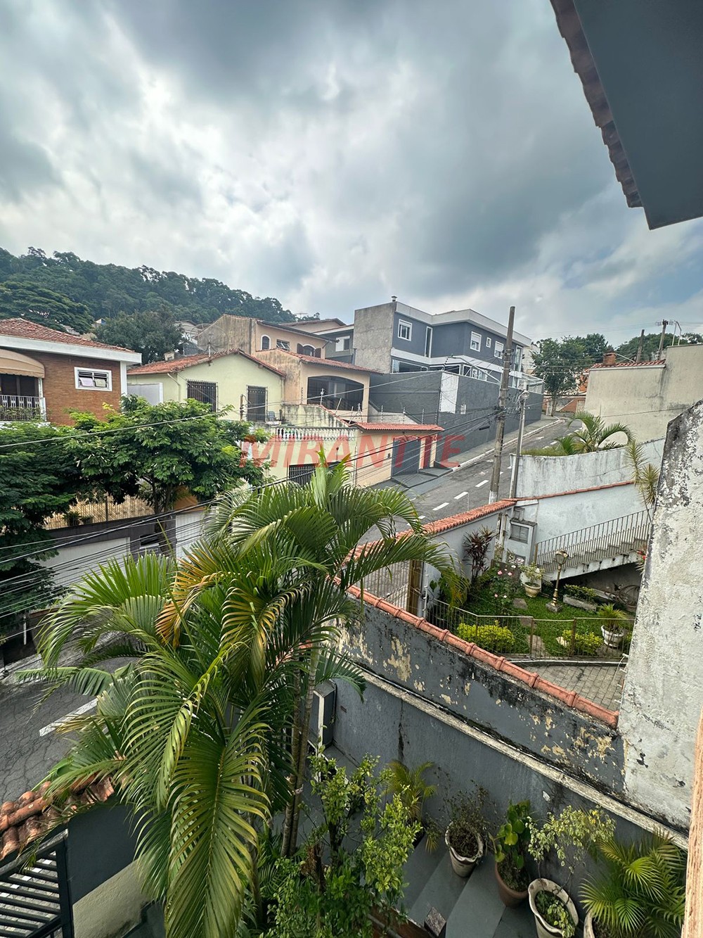 Sobrado de 238m² com 3 quartos em Horto Florestal