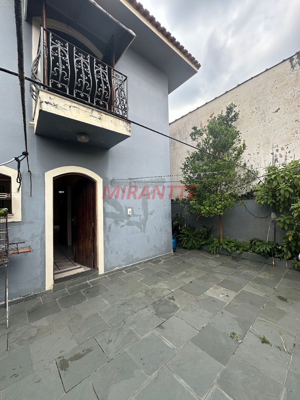 Sobrado de 238m² com 3 quartos em Horto Florestal