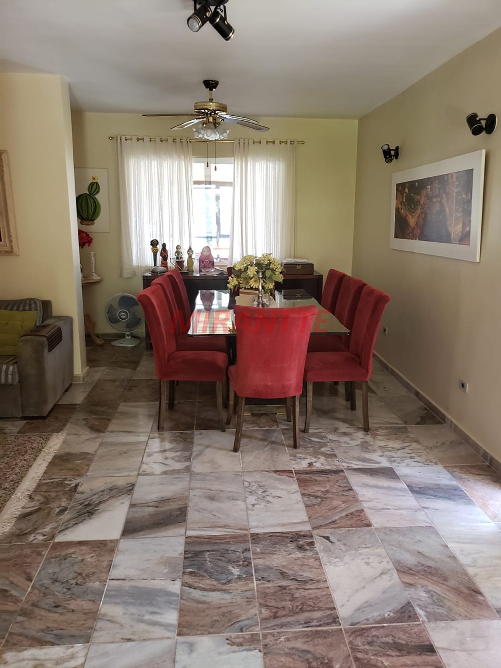 Cond. fechado de 279m² com 3 quartos em Condomínio Flamboyant-B