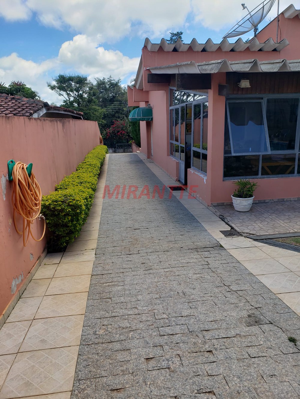 Cond. fechado de 279m² com 3 quartos em Condomínio Flamboyant-B