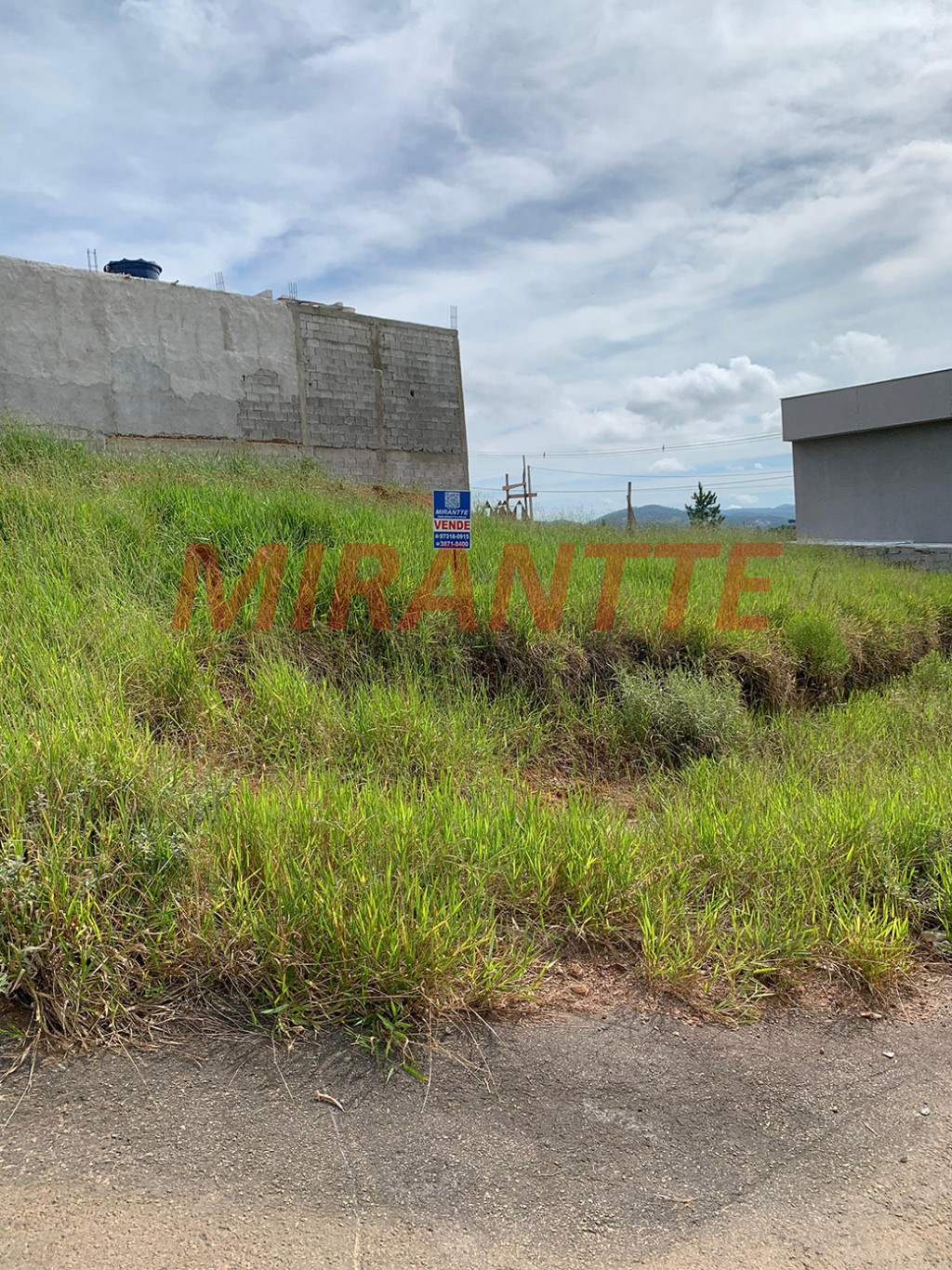 Terreno de 232m² em Mascate