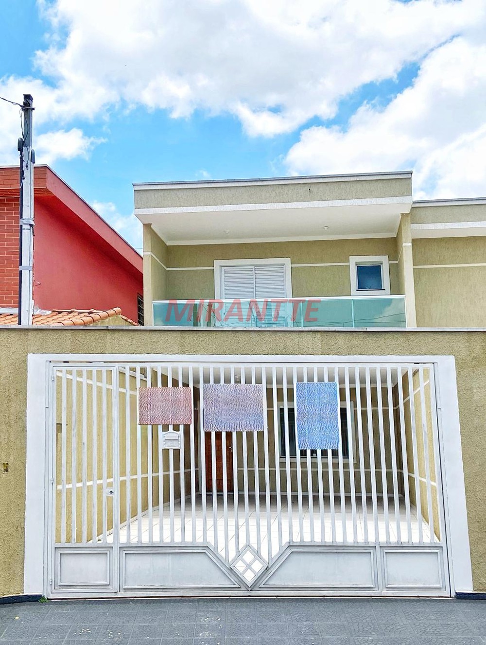 Sobrado de 200m² com 4 quartos em Imirim