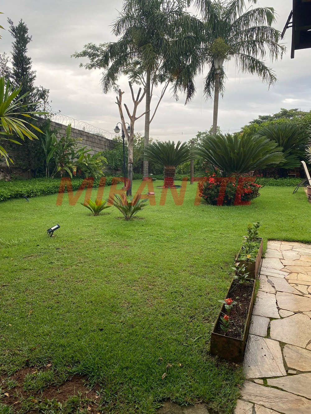 Sobrado de 500m² com 4 quartos em Jardim Monte Belo