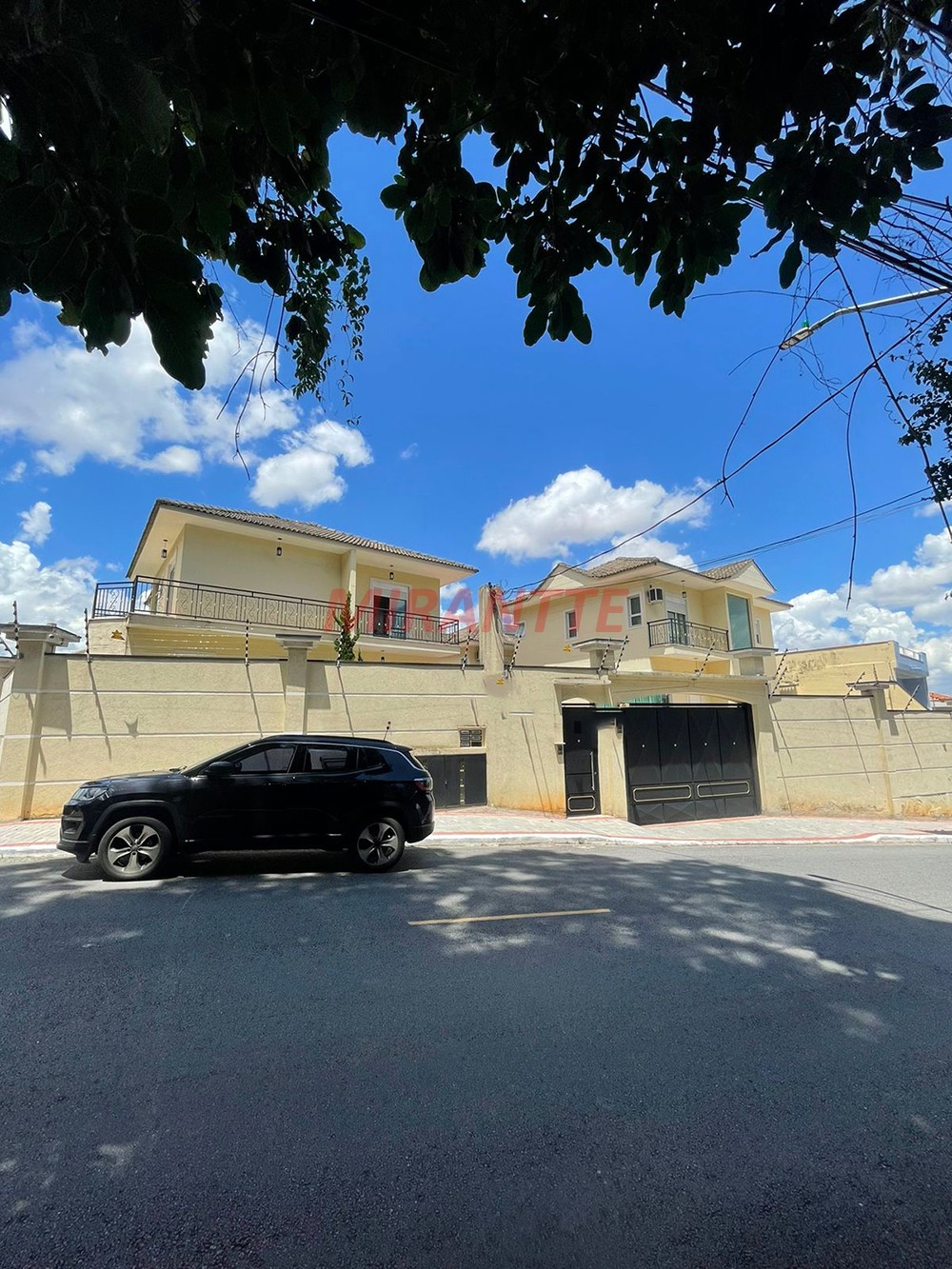 Cond. fechado de 260m² com 4 quartos em Vila Albertina