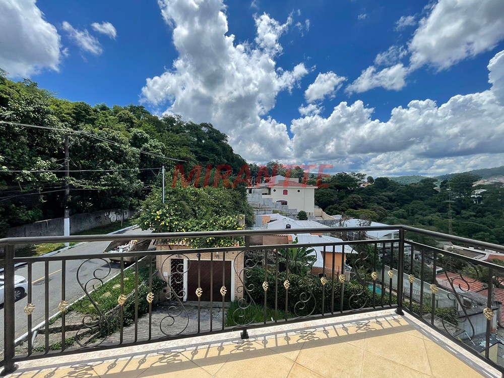 Cond. fechado de 260m² com 4 quartos em Vila Albertina