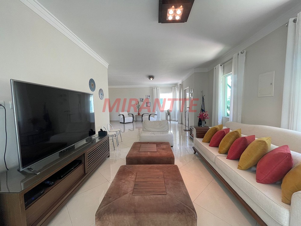 Cond. fechado de 260m² com 4 quartos em Vila Albertina
