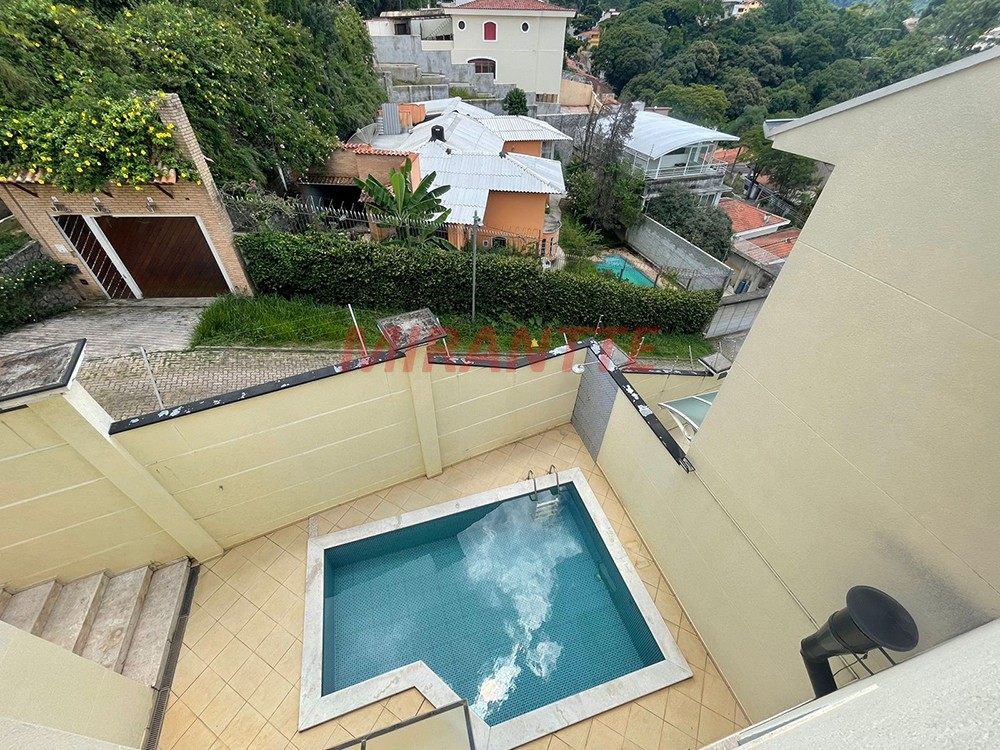 Cond. fechado de 260m² com 4 quartos em Vila Albertina