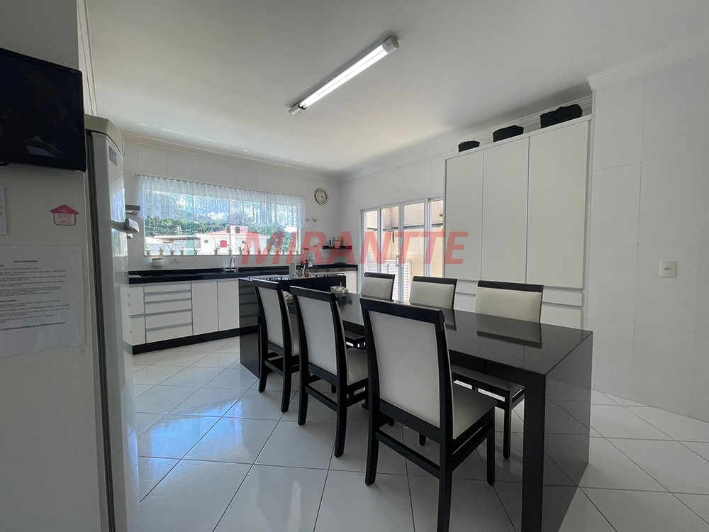 Cond. fechado de 260m² com 4 quartos em Vila Albertina