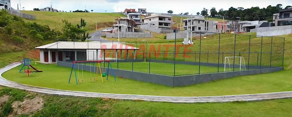 Terreno de 450m² em Jardim dos Pinheiros