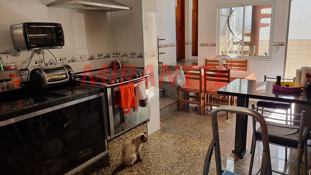 Sobrado de 225m² com 4 quartos em Jardim São Paulo