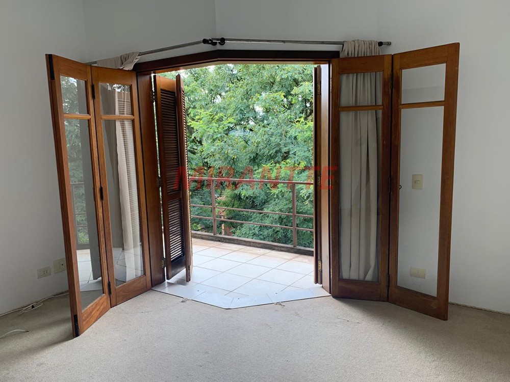 Sobrado de 364m² com 4 quartos em Serra da Cantareira