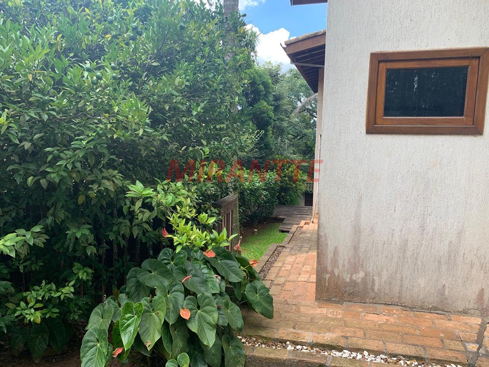 Sobrado de 364m² com 4 quartos em Serra da Cantareira