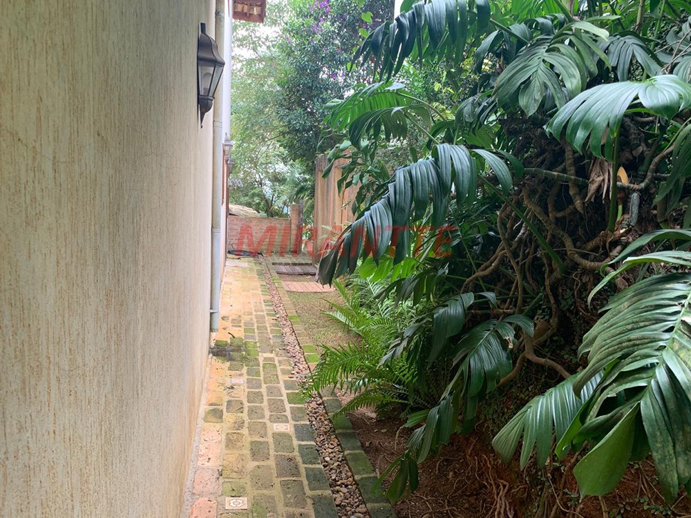 Sobrado de 364m² com 4 quartos em Serra da Cantareira