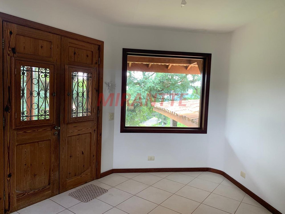 Sobrado de 364m² com 4 quartos em Serra da Cantareira
