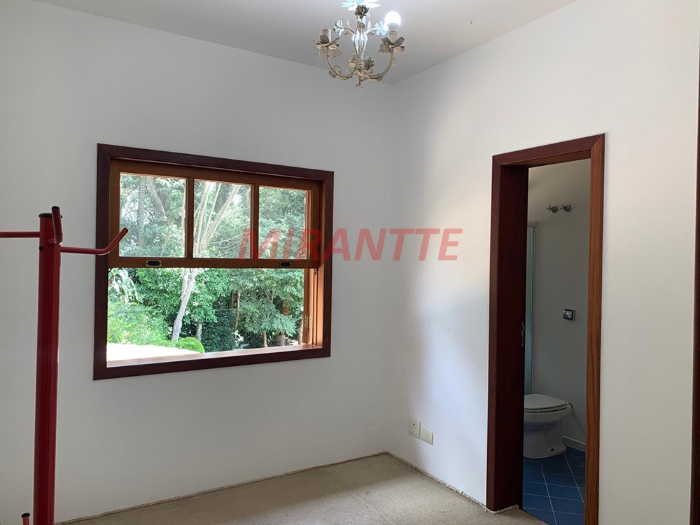 Sobrado de 364m² com 4 quartos em Serra da Cantareira