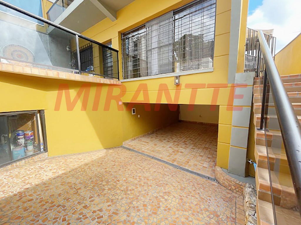 Sobrado de 180m² com 3 quartos em Água Fria