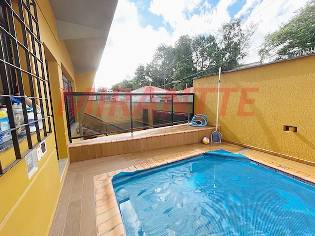 Sobrado de 180m² com 3 quartos em Água Fria