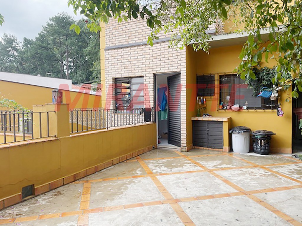 Sobrado de 180m² com 3 quartos em Água Fria