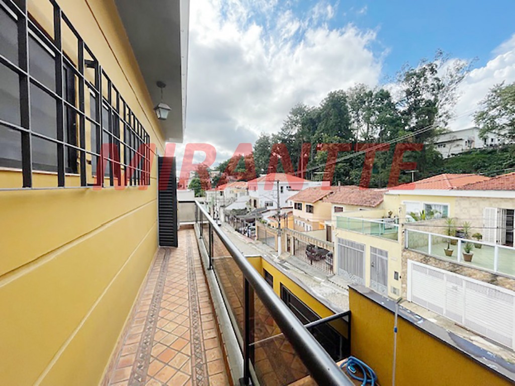 Sobrado de 180m² com 3 quartos em Água Fria