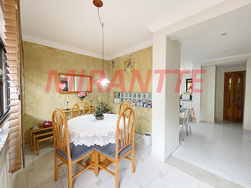 Sobrado de 180m² com 3 quartos em Água Fria