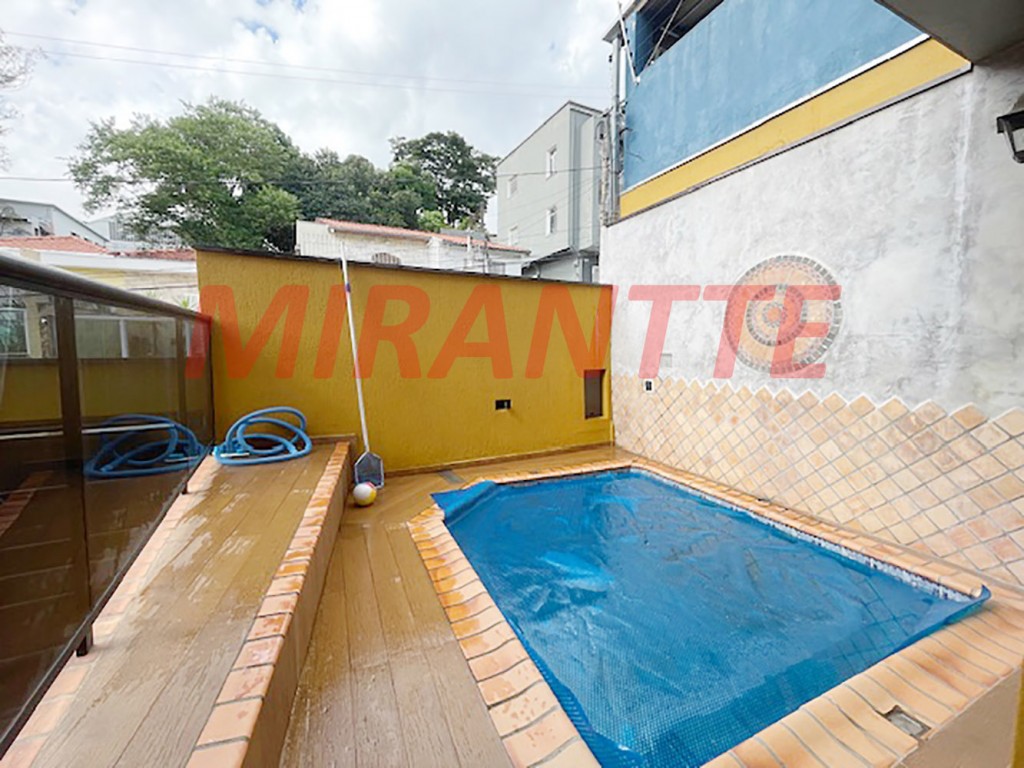 Sobrado de 180m² com 3 quartos em Água Fria