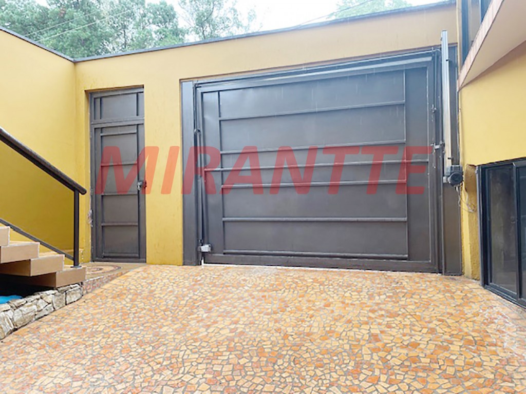 Sobrado de 180m² com 3 quartos em Água Fria