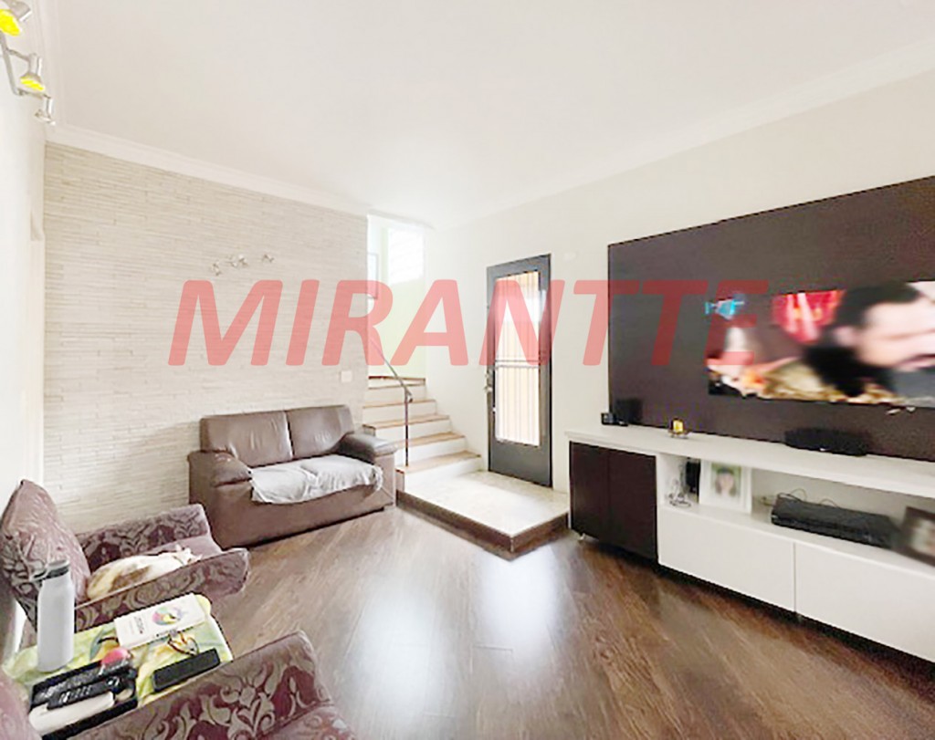 Sobrado de 180m² com 3 quartos em Água Fria