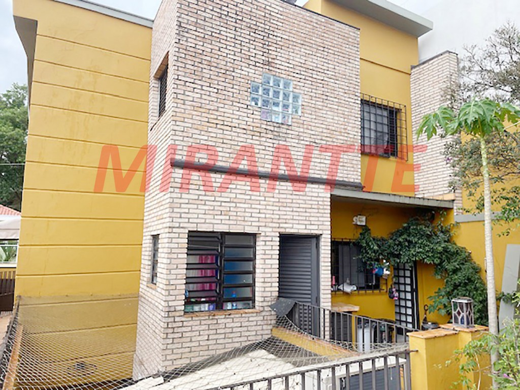 Sobrado de 180m² com 3 quartos em Água Fria