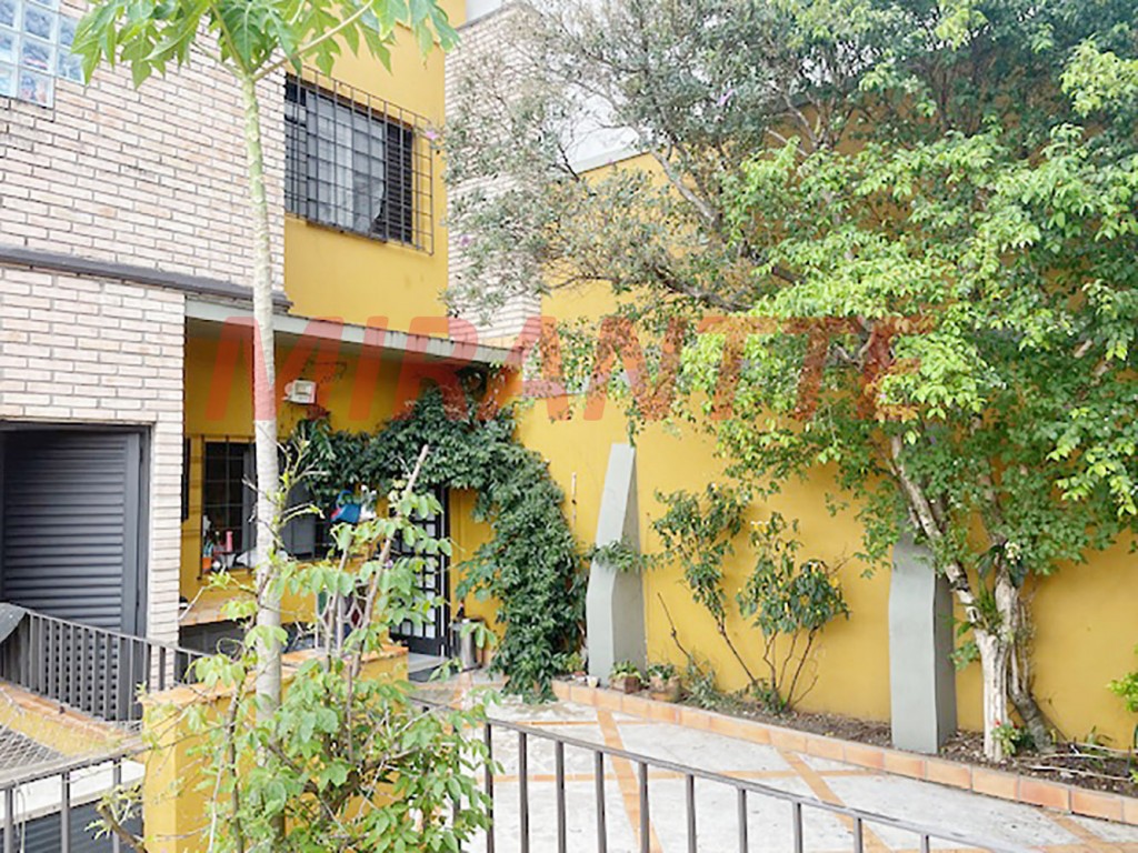 Sobrado de 180m² com 3 quartos em Água Fria