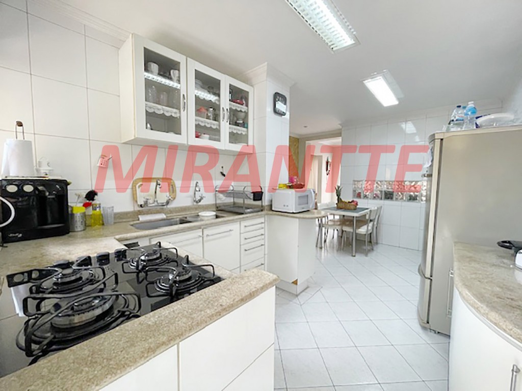 Sobrado de 180m² com 3 quartos em Água Fria