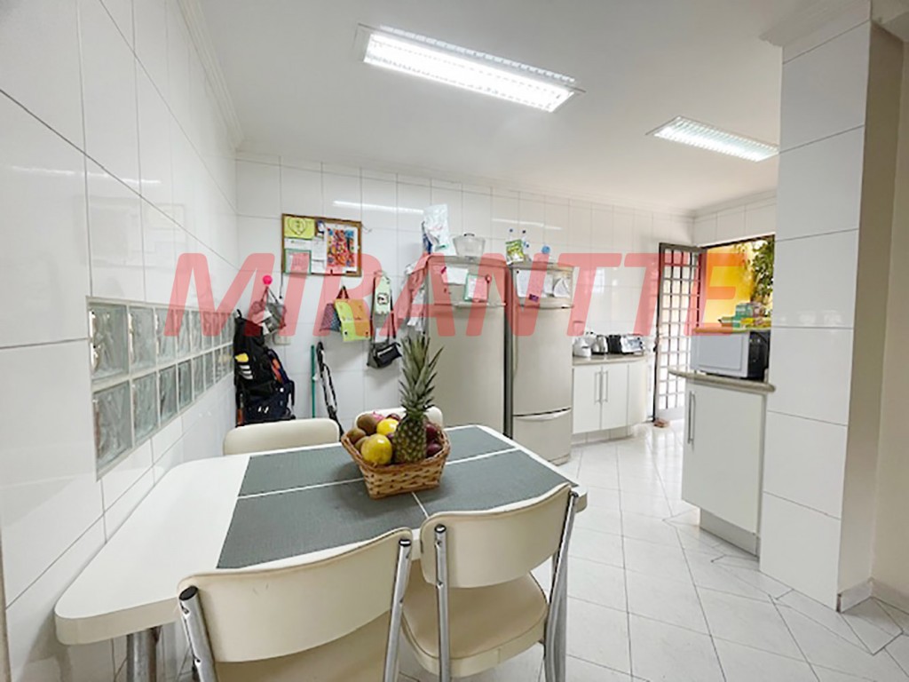 Sobrado de 180m² com 3 quartos em Água Fria