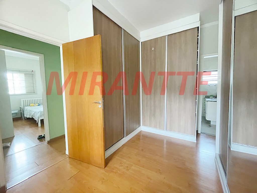 Sobrado de 180m² com 3 quartos em Água Fria