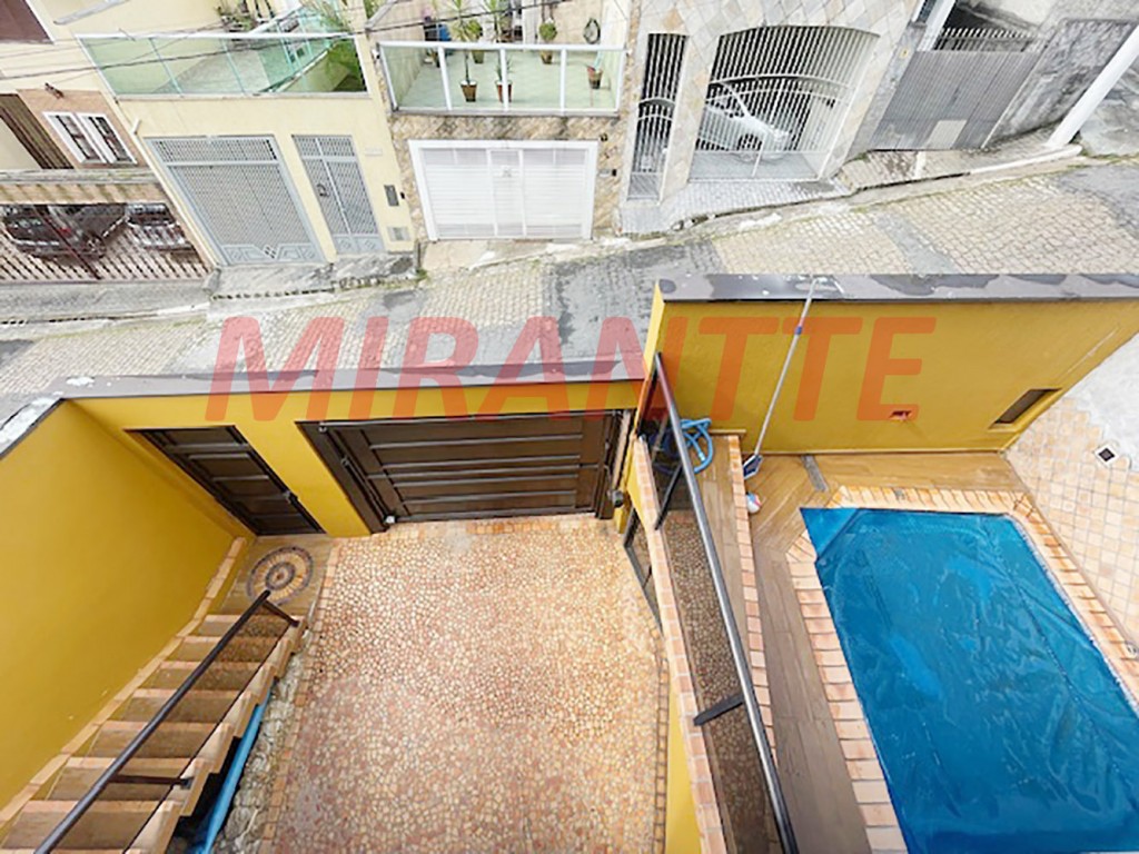 Sobrado de 180m² com 3 quartos em Água Fria