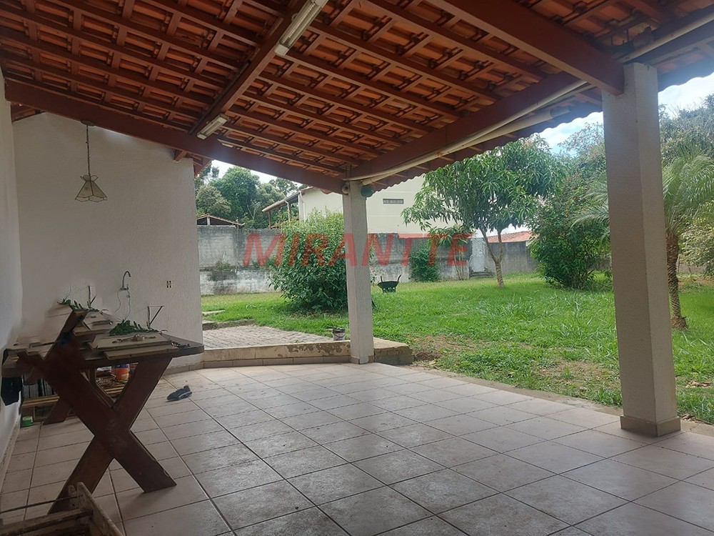 Chácara de 300m² com 3 quartos em Serra Da Cantareira