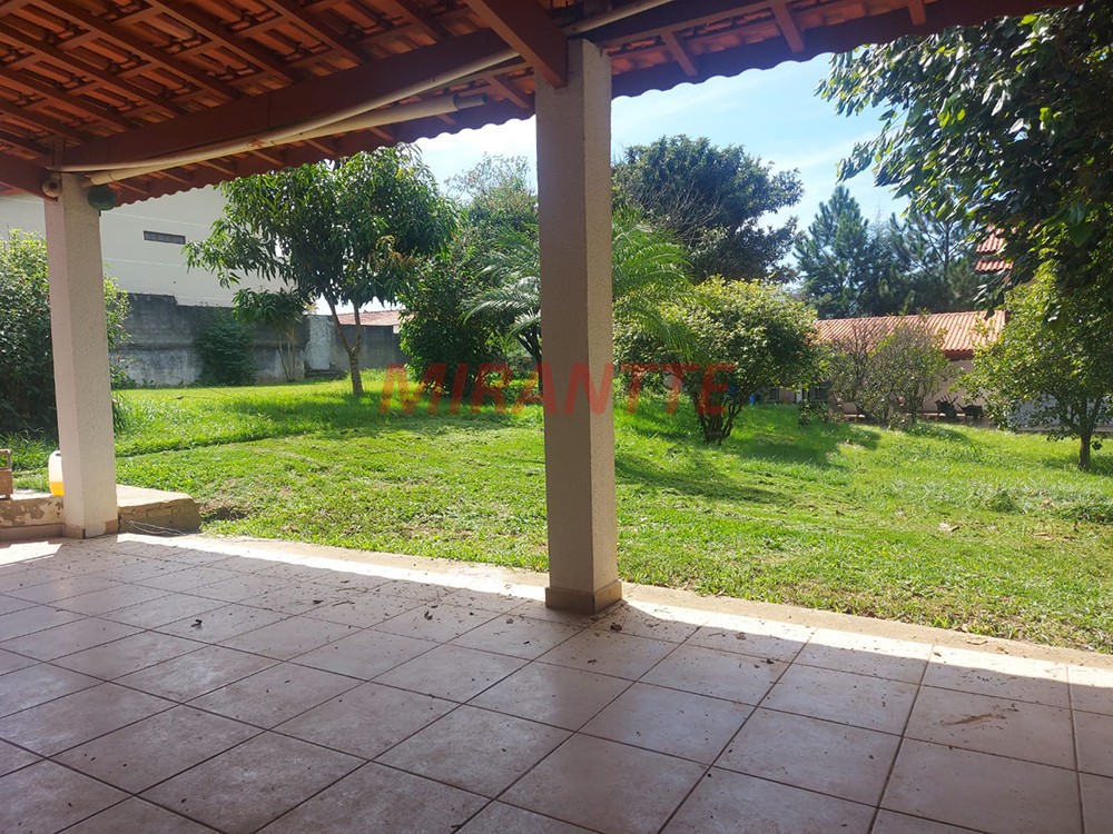 Chácara de 300m² com 3 quartos em Serra Da Cantareira