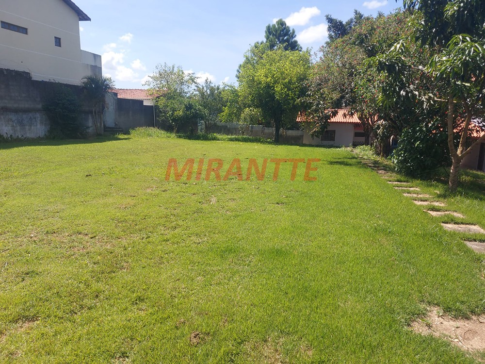 Chácara de 300m² com 3 quartos em Serra Da Cantareira