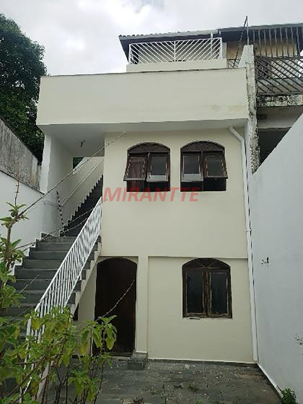 Sobrado de 213m² com 4 quartos em Vila Irmaos Arnoni