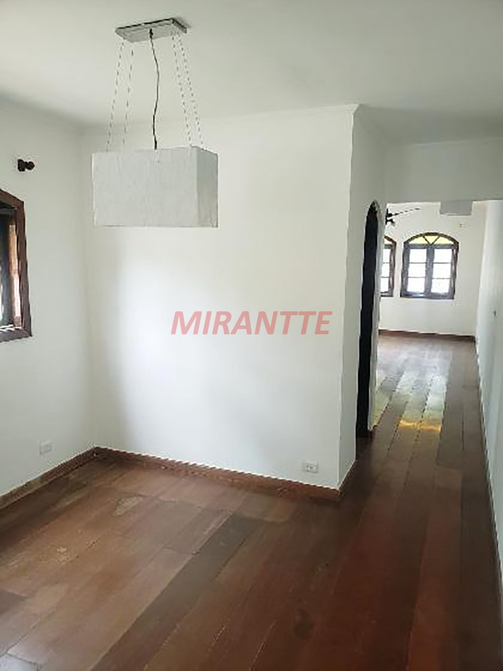 Sobrado de 213m² com 4 quartos em Vila Irmaos Arnoni
