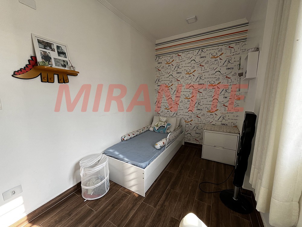 Sobrado de 300m² com 3 quartos em Água Fria
