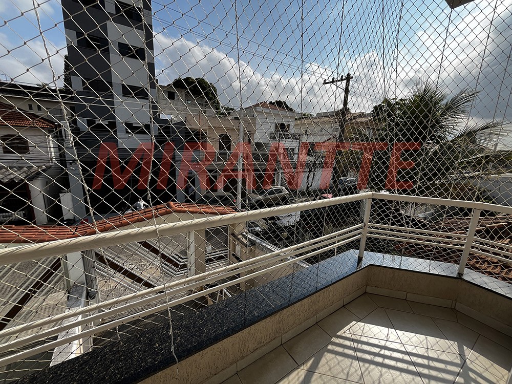 Sobrado de 300m² com 3 quartos em Água Fria