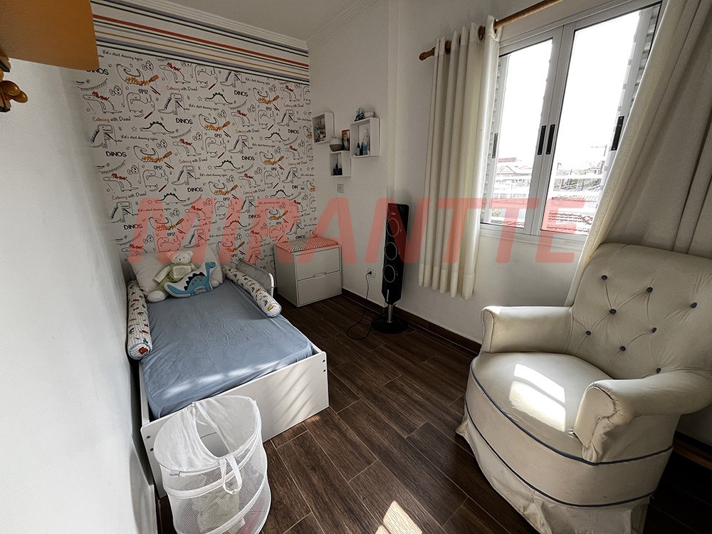 Sobrado de 300m² com 3 quartos em Água Fria