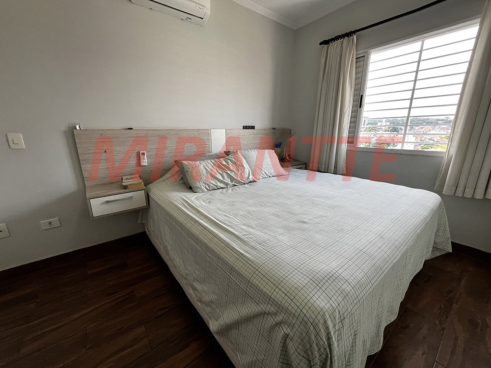 Sobrado de 300m² com 3 quartos em Água Fria