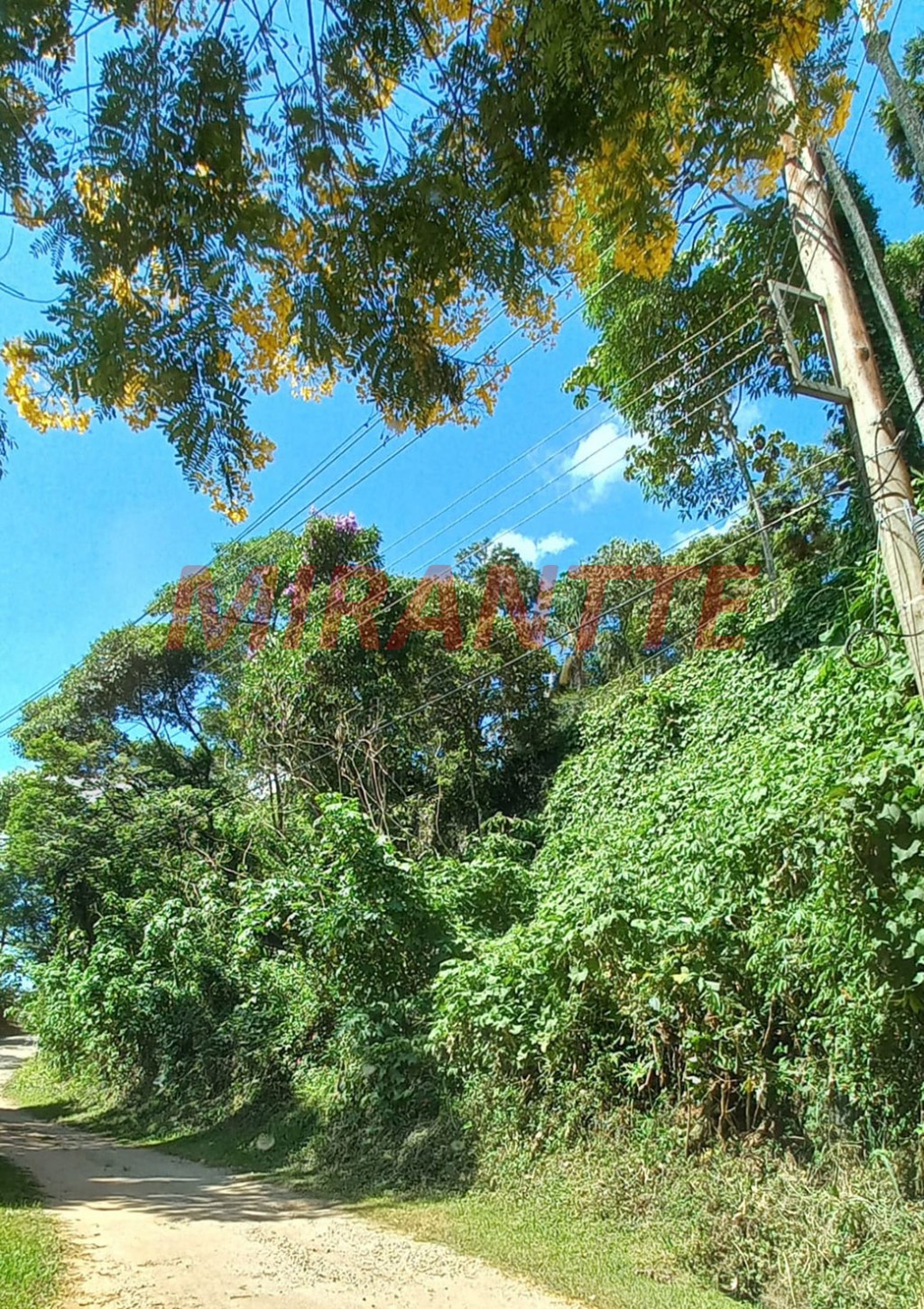 Terreno de 1036m² com 2 quartos em PARQUE PETROPOLIS